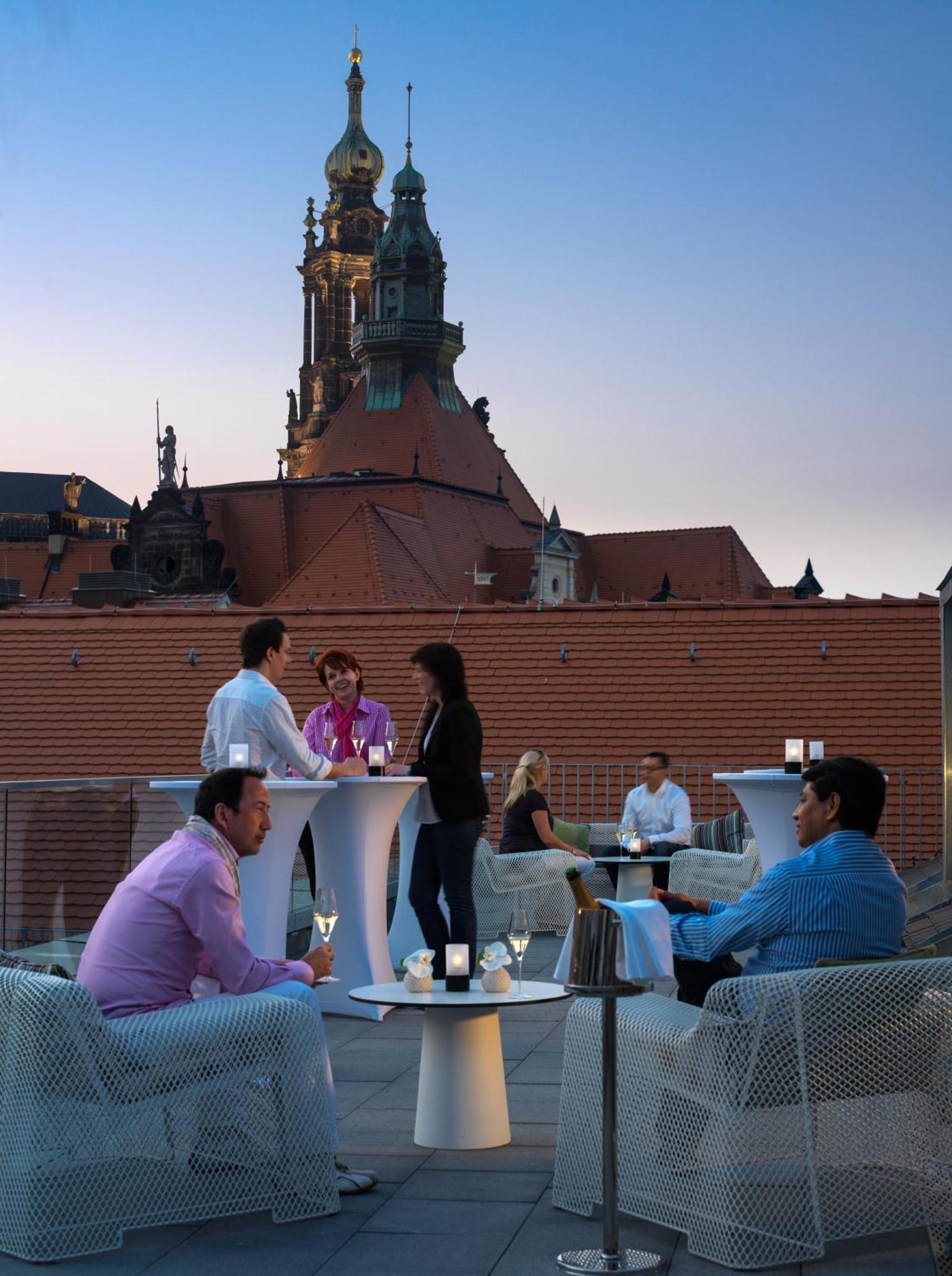 Hyperion Hotel Dresden Am Schloss Restaurant photo The Sky Bar