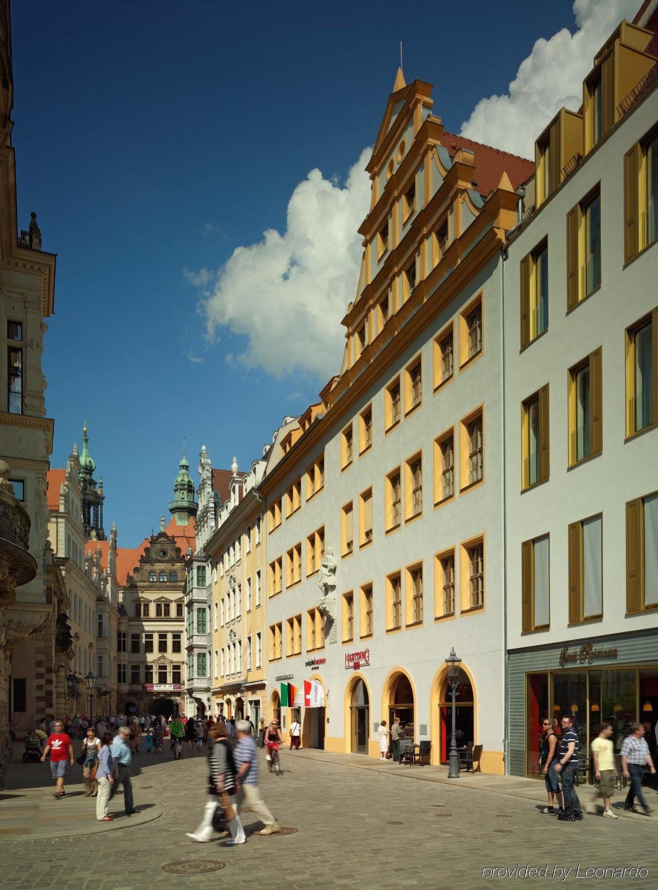 Hyperion Hotel Dresden Am Schloss Exterior photo The Goldene Waage